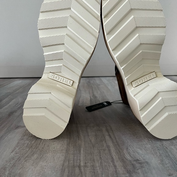 Women’s size 8 lug sole boots new in box! Super cute and versatile! - Picture 4 of 6